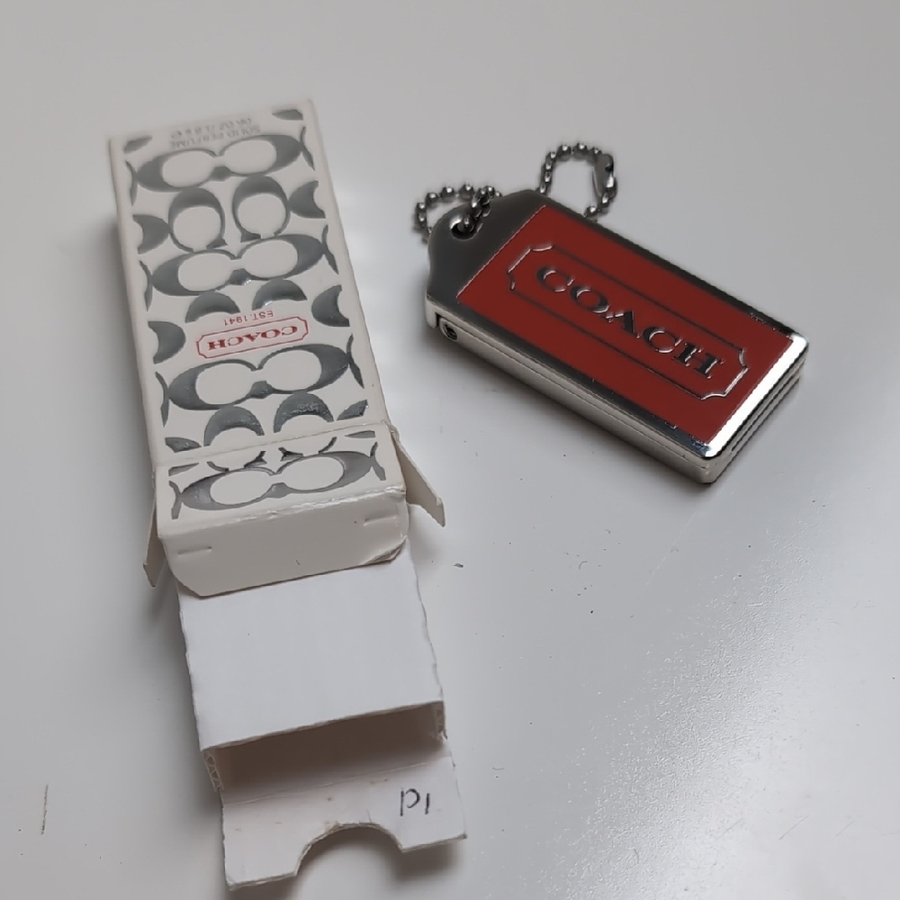 Coach Logo 2 1/4" Metal Hang Tag w/Detachable Chain Sv/Hot PinK w/ Origi…